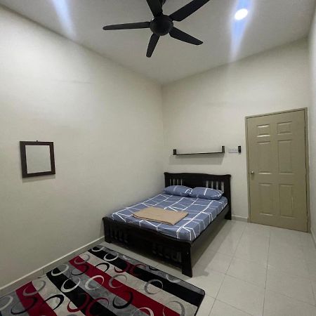 No 61 Nazirin Homestay Tmn Indah Raya 2 Manjung Лумут Экстерьер фото