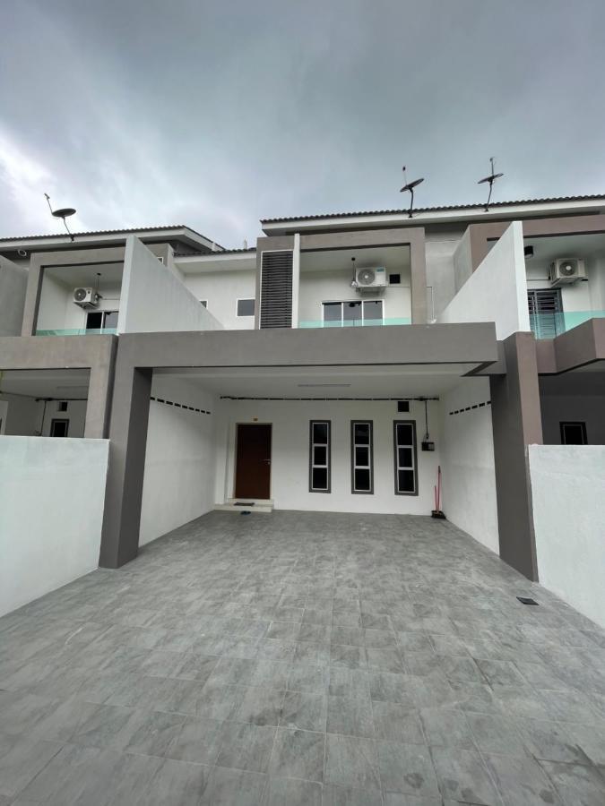 No 61 Nazirin Homestay Tmn Indah Raya 2 Manjung Лумут Экстерьер фото