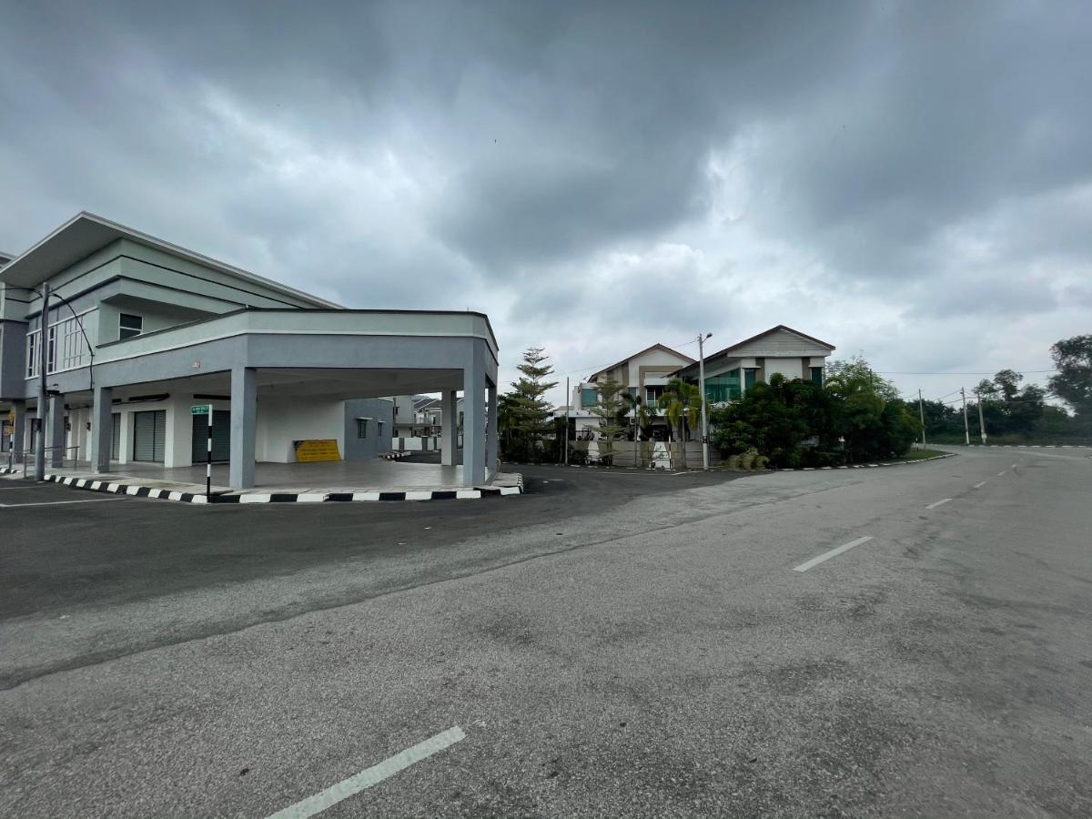 No 61 Nazirin Homestay Tmn Indah Raya 2 Manjung Лумут Экстерьер фото