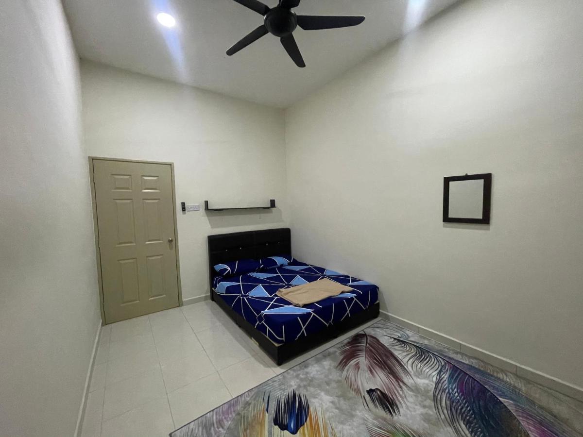 No 61 Nazirin Homestay Tmn Indah Raya 2 Manjung Лумут Экстерьер фото